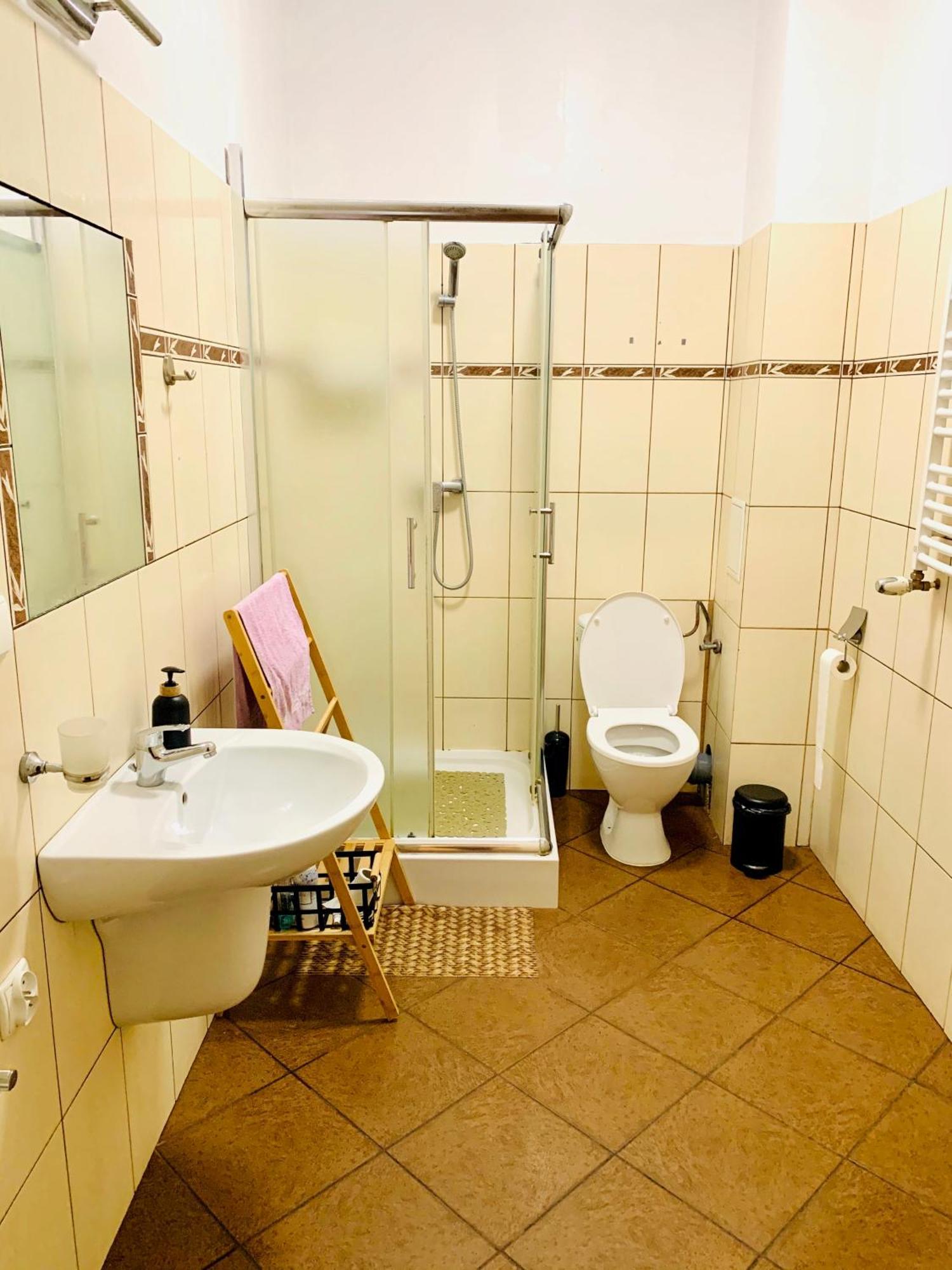 Happy House Hostel Познан Екстериор снимка