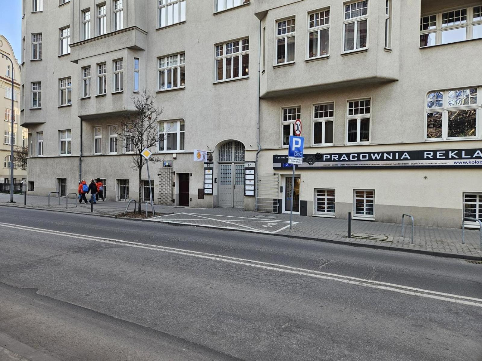 Happy House Hostel Познан Екстериор снимка
